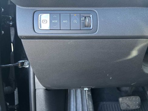 Used 2024 Chevrolet Traverse RS image 18