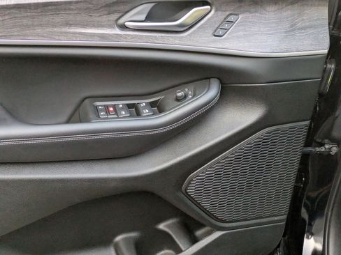 Used 2024 Jeep Grand Cherokee Limited w/ Black Appearance Package image 13