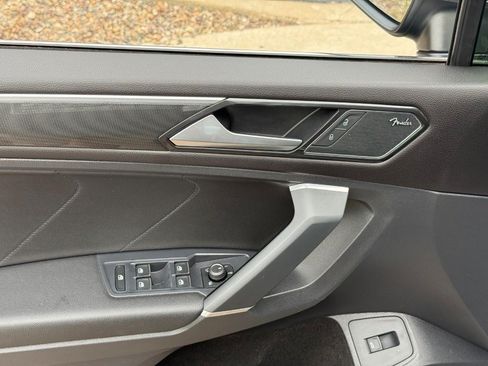 Used 2018 Volkswagen Tiguan SEL Premium AWD/4WD image 19