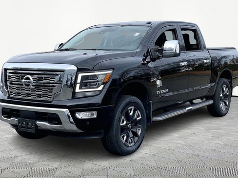 Used 2021 Nissan Titan SL w/ Moonroof Package image 3