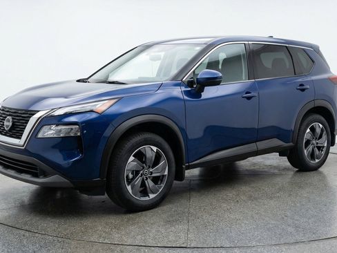 Used 2025 Nissan Rogue SV FWD image 3