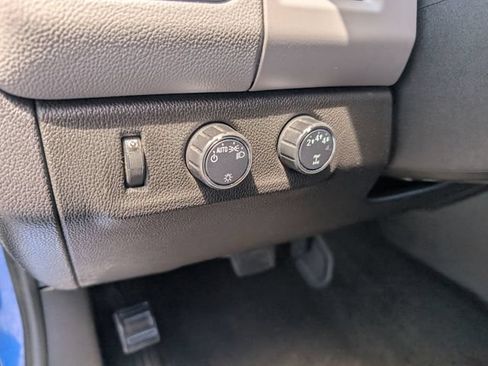 Used 2018 Chevrolet Colorado W/T AWD/4WD image 16