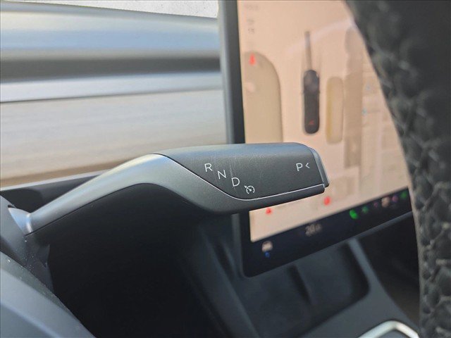 Used 2025 Tesla Model Y Long Range AWD/4WD image 15