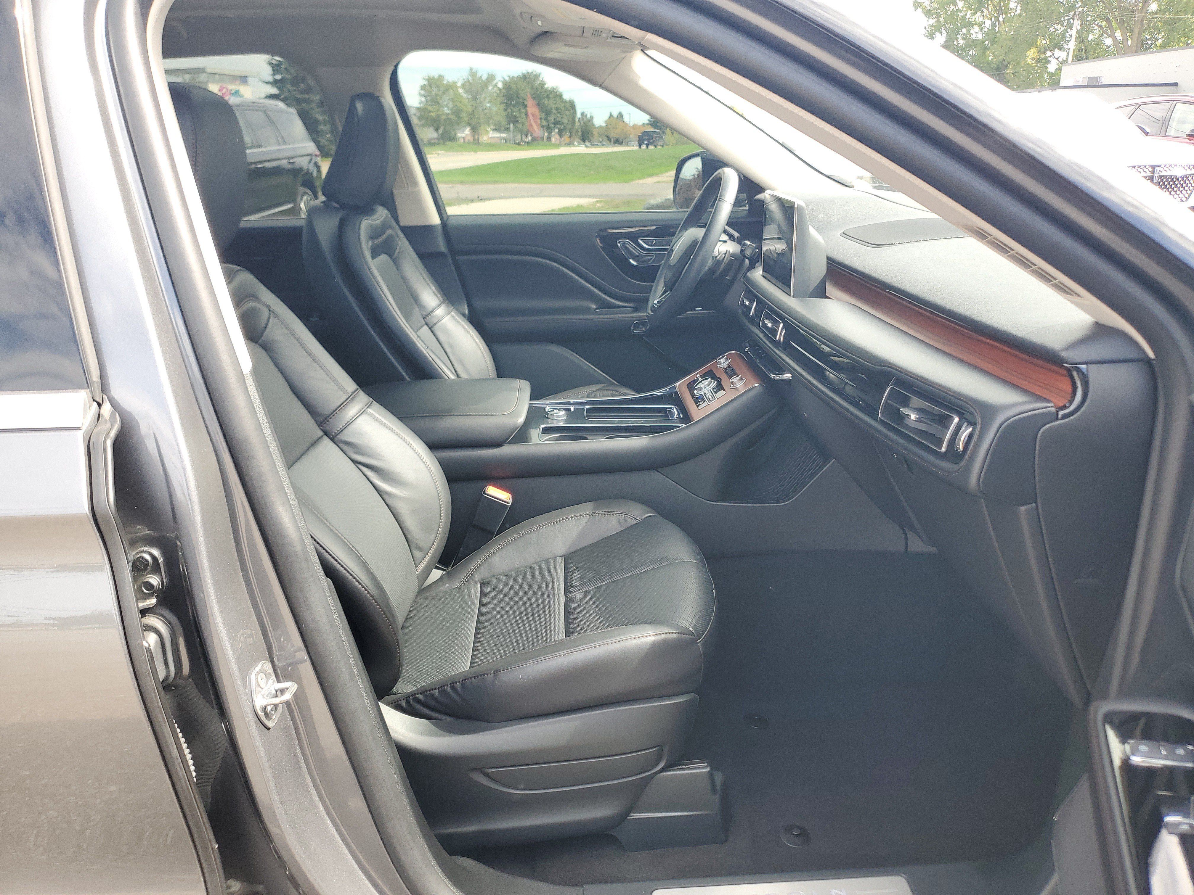 Used 2023 Lincoln Aviator Reserve w/ Equipment Group 201A AWD/4WD image 9