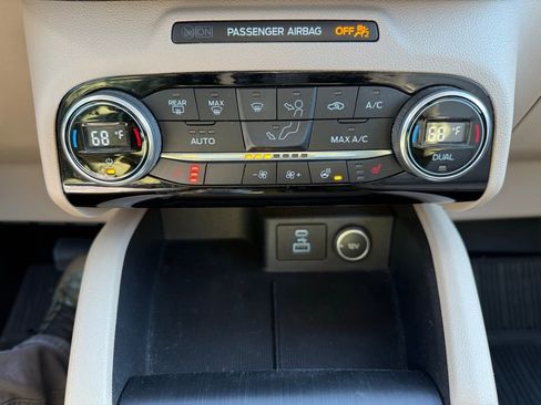 Used 2021 Ford Escape Titanium w/ Class II Trailer Tow Package image 23