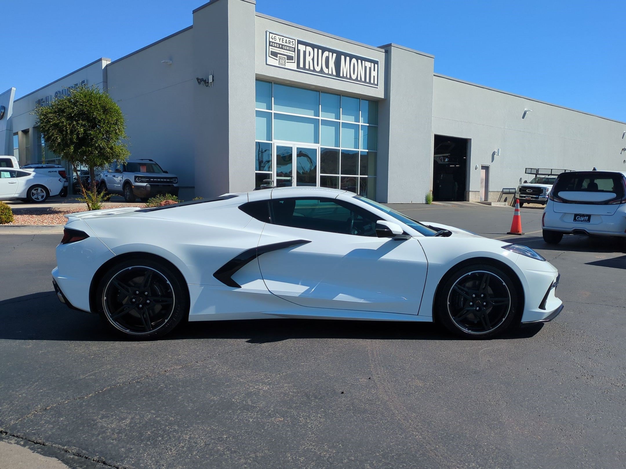 Used 2024 Chevrolet Corvette Stingray Coupe w/ 1LT RWD image 2