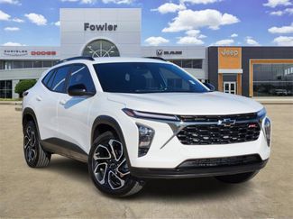 Used 2025 Chevrolet Trax RS w/ Driver Confidence Package video 2