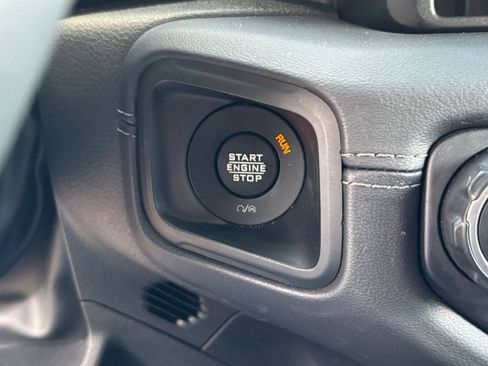 Used 2025 Jeep Wrangler Unlimited Sahara AWD/4WD image 22