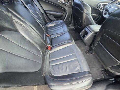 Used 2016 Chrysler 200 Limited FWD image 4