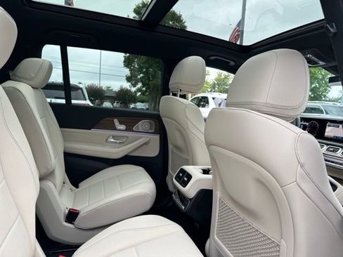 Certified 2025 Mercedes-Benz GLS 450 4MATIC image 33
