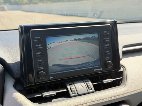 Used 2020 Toyota RAV4 XLE Premium w/ All Weather Liner Package FWD image 23