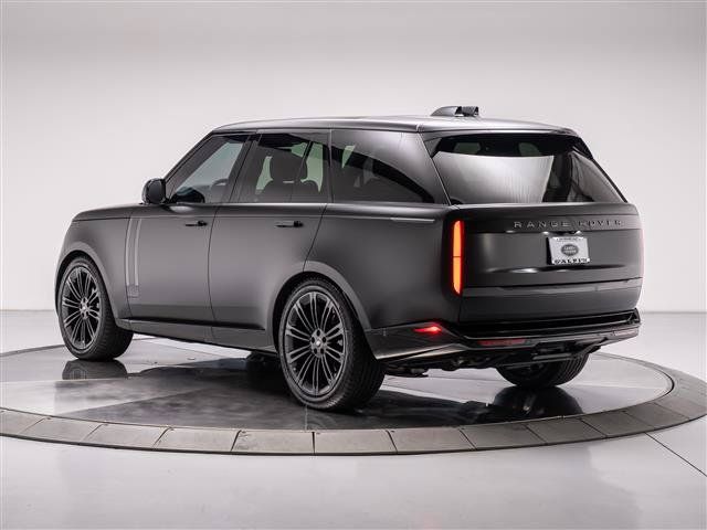Used 2025 Land Rover Range Rover SE AWD/4WD image 3
