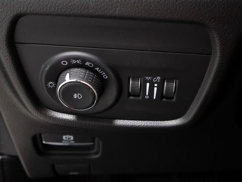 Used 2024 Jeep Grand Cherokee Limited w/ Luxury Tech Group II image 27