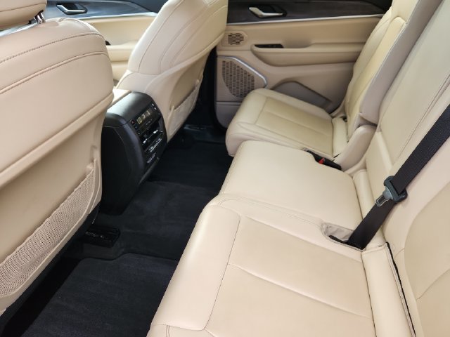 Used 2021 Jeep Grand Cherokee L Limited AWD/4WD image 18