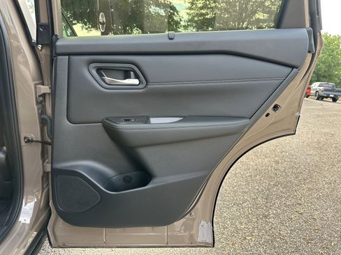 New 2025 Nissan Rogue SV w/ SV Premium Package image 16