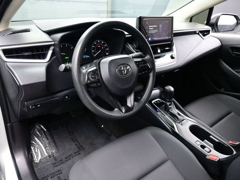 Used 2025 Toyota Corolla LE FWD image 12