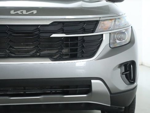 Used 2024 Kia Seltos LX AWD/4WD image 7