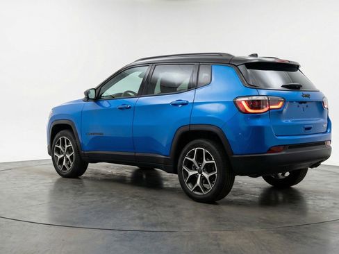 Used 2025 Jeep Compass Limited image 6