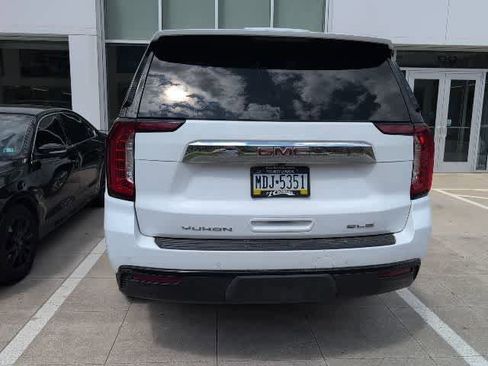 Used 2024 GMC Yukon SLE image 3