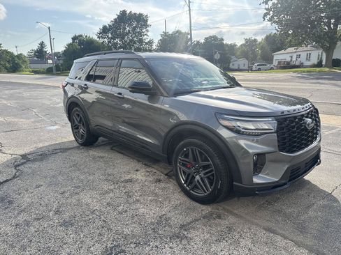 Used 2025 Ford Explorer ST-Line w/ ST-Line Street Pack AWD/4WD image 12