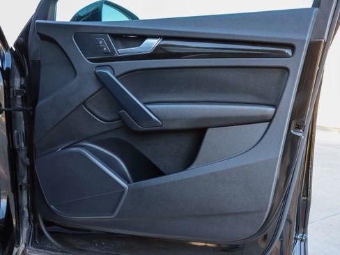 Used 2019 Audi Q5 2.0T Premium w/ Convenience Package image 9