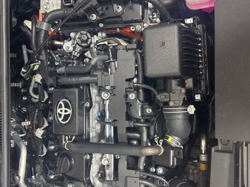 Used 2025 Toyota Corolla LE FWD image 9