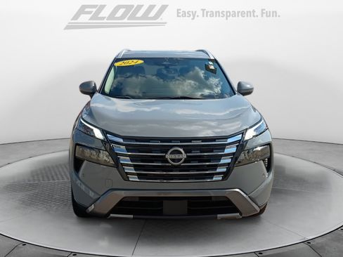 Used 2024 Nissan Rogue SL AWD/4WD image 2