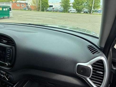 Used 2025 Kia Soul LX w/ LX Technology Package FWD image 35