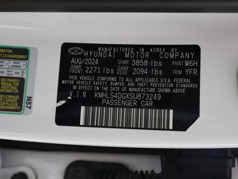Used 2025 Hyundai Elantra SEL FWD image 40