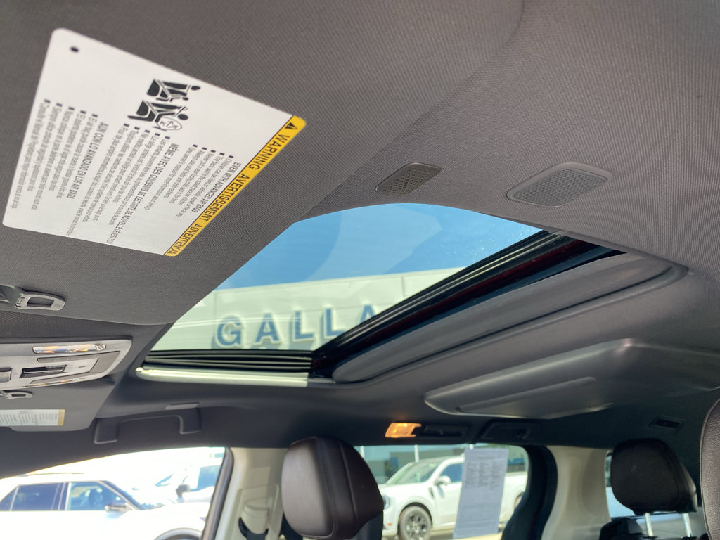 Used 2023 Toyota Sienna Platinum AWD/4WD image 13