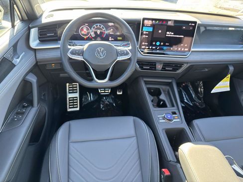 New 2026 Volkswagen Tiguan SE R-Line FWD image 11