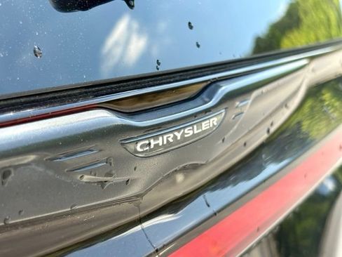 Used 2021 Chrysler Pacifica Touring w/ Uconnect Theater Family Group FWD image 15