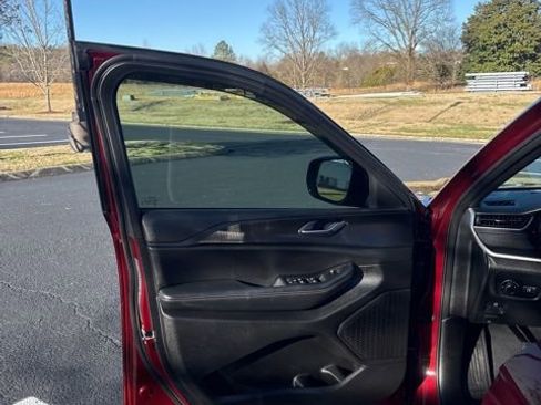 Used 2024 Jeep Grand Cherokee L Altitude image 17