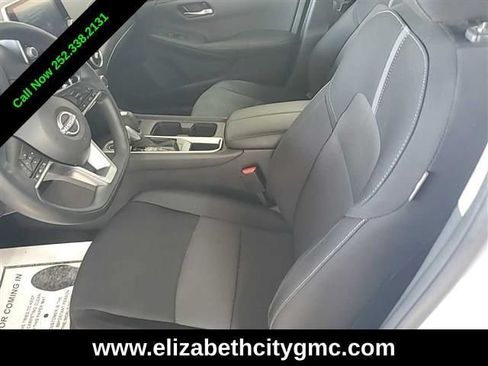Used 2025 Nissan Sentra SV FWD image 3