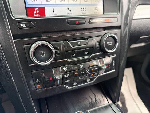 Used 2017 Ford Explorer XLT w/ Equipment Group 202A FWD image 34