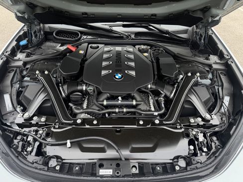 Used 2025 BMW 760i xDrive image 28