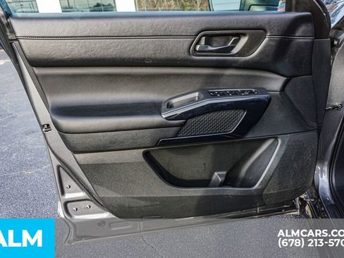 Used 2025 Nissan Pathfinder SV image 47