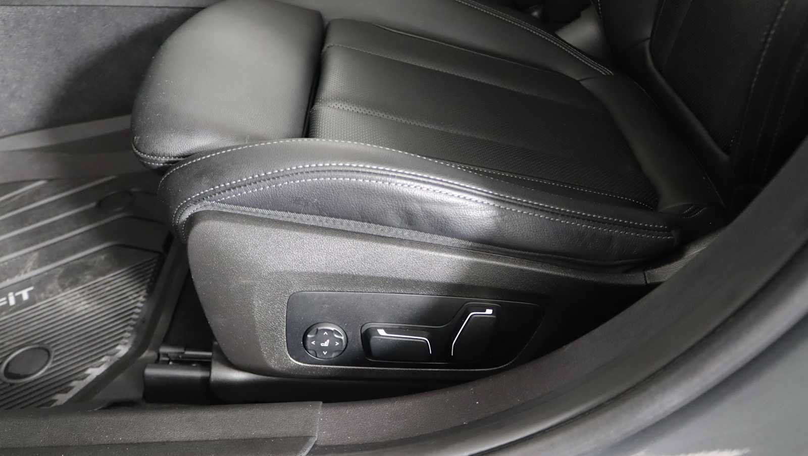 Used 2024 BMW 330i xDrive Sedan w/ Premium Package AWD/4WD image 19