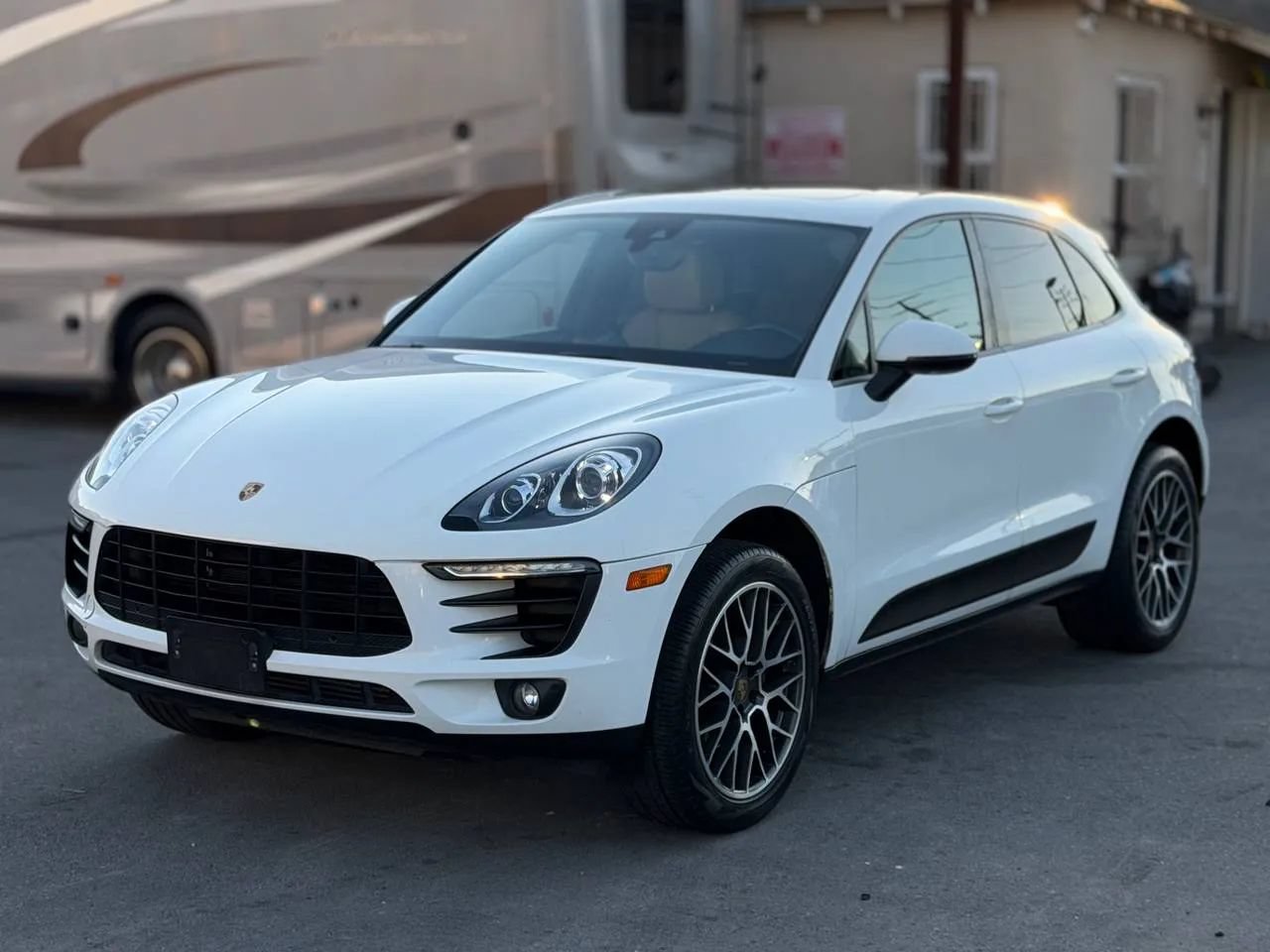 Used 2017 Porsche Macan AWD/4WD image 4