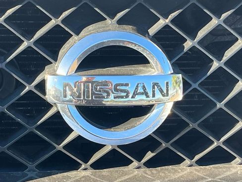 Used 2005 Nissan Titan SE image 3