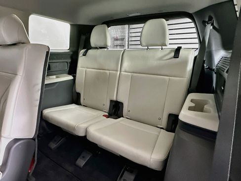 Used 2025 Hyundai Santa Fe SEL FWD image 28