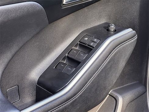 Used 2024 Toyota Highlander XLE image 12