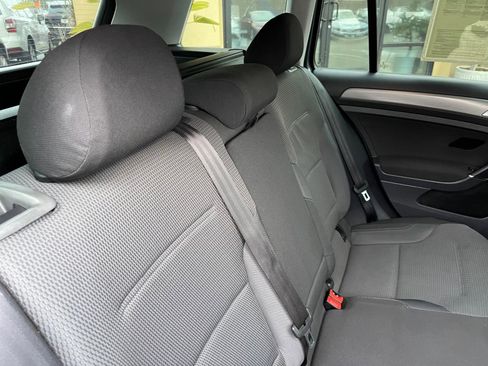 Used 2016 Volkswagen Golf S image 18