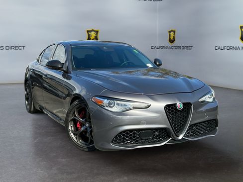 Used 2019 Alfa Romeo Giulia Ti Sport w/ Quick Order Package 22U Sport image 3