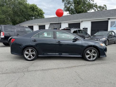 Used 2014 Toyota Camry SE FWD image 10