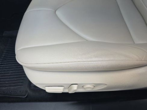 Used 2023 Toyota Highlander XLE FWD image 16