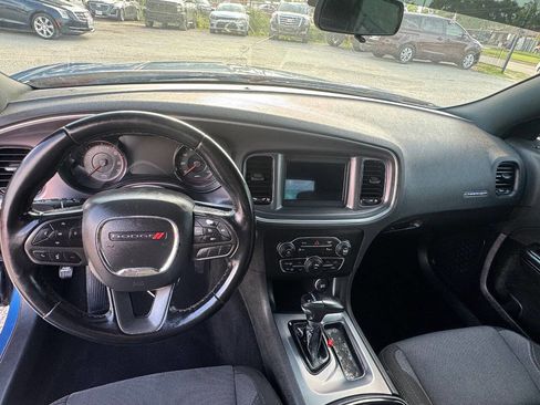 Used 2020 Dodge Charger SXT w/ Blacktop Package image 10