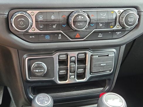Used 2024 Jeep Wrangler Unlimited Sahara AWD/4WD image 56