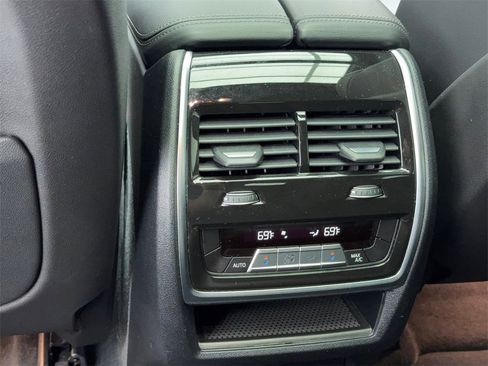 Used 2022 BMW X6 xDrive40i w/ M Sport Package image 42