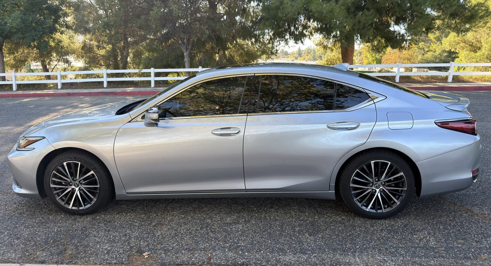 Used 2024 Lexus ES 300h w/ Premium Package FWD image 7